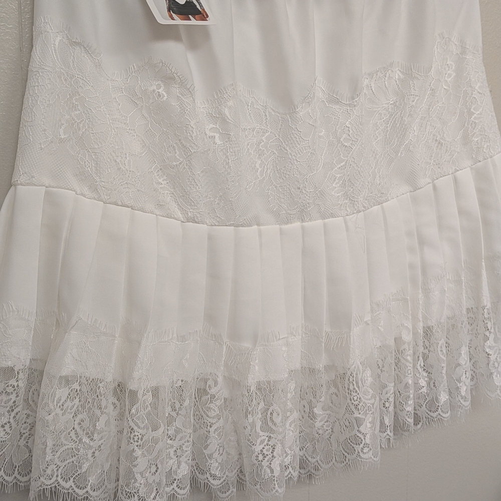 White Zmelzu Y2K Lace Pleated Mini Skirt